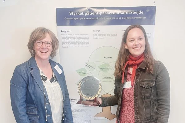 Hammel-kolleger får pris for poster om styrket patient-pårørendesamarbejde