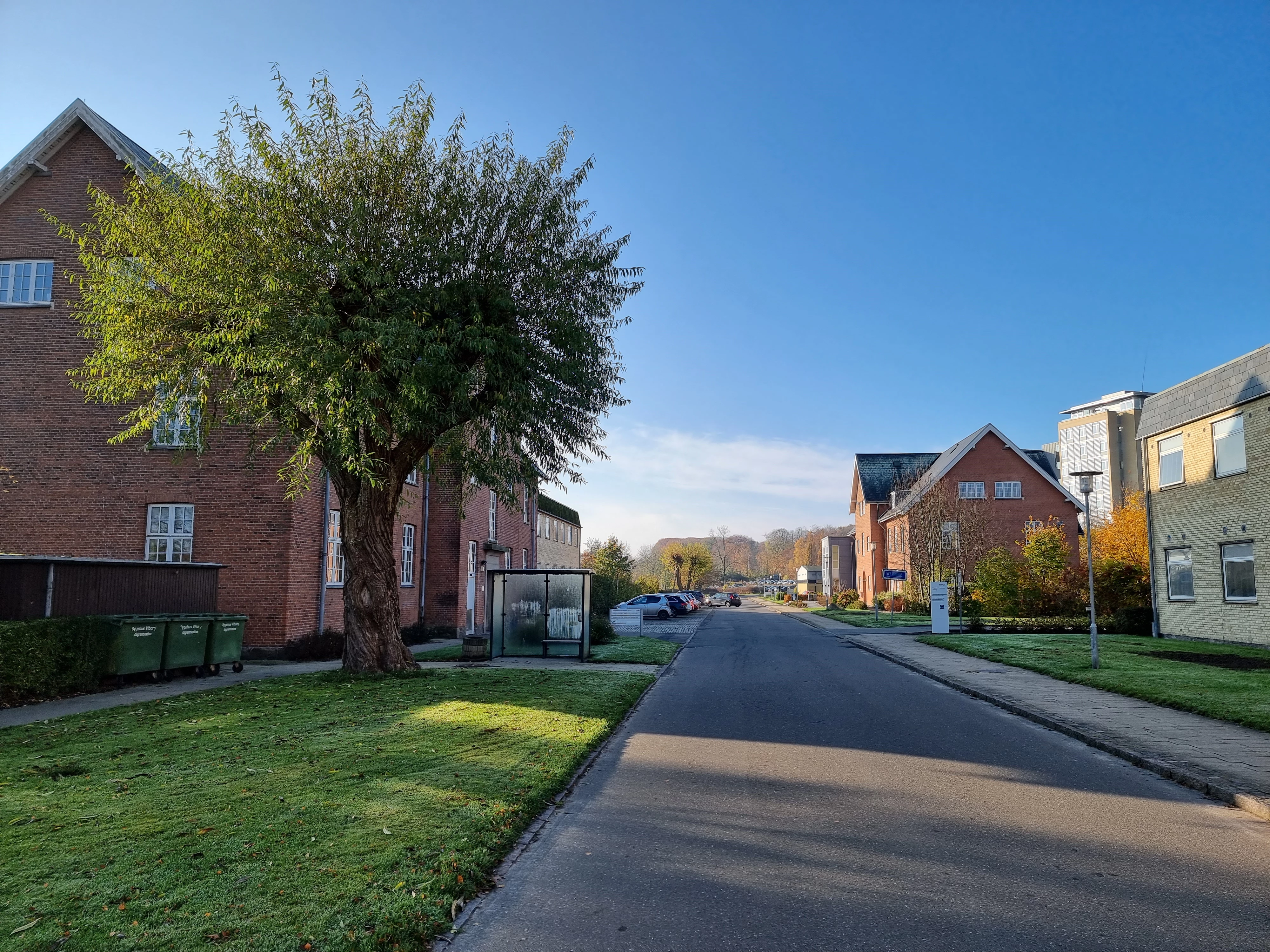 De røde bygninger i Søndersøparken